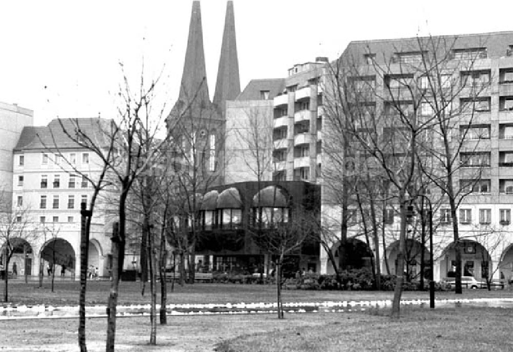 Berlin: 16.12.1986 Abendaufnahmen vom Ernst Thälmann Park und Stadtzentr