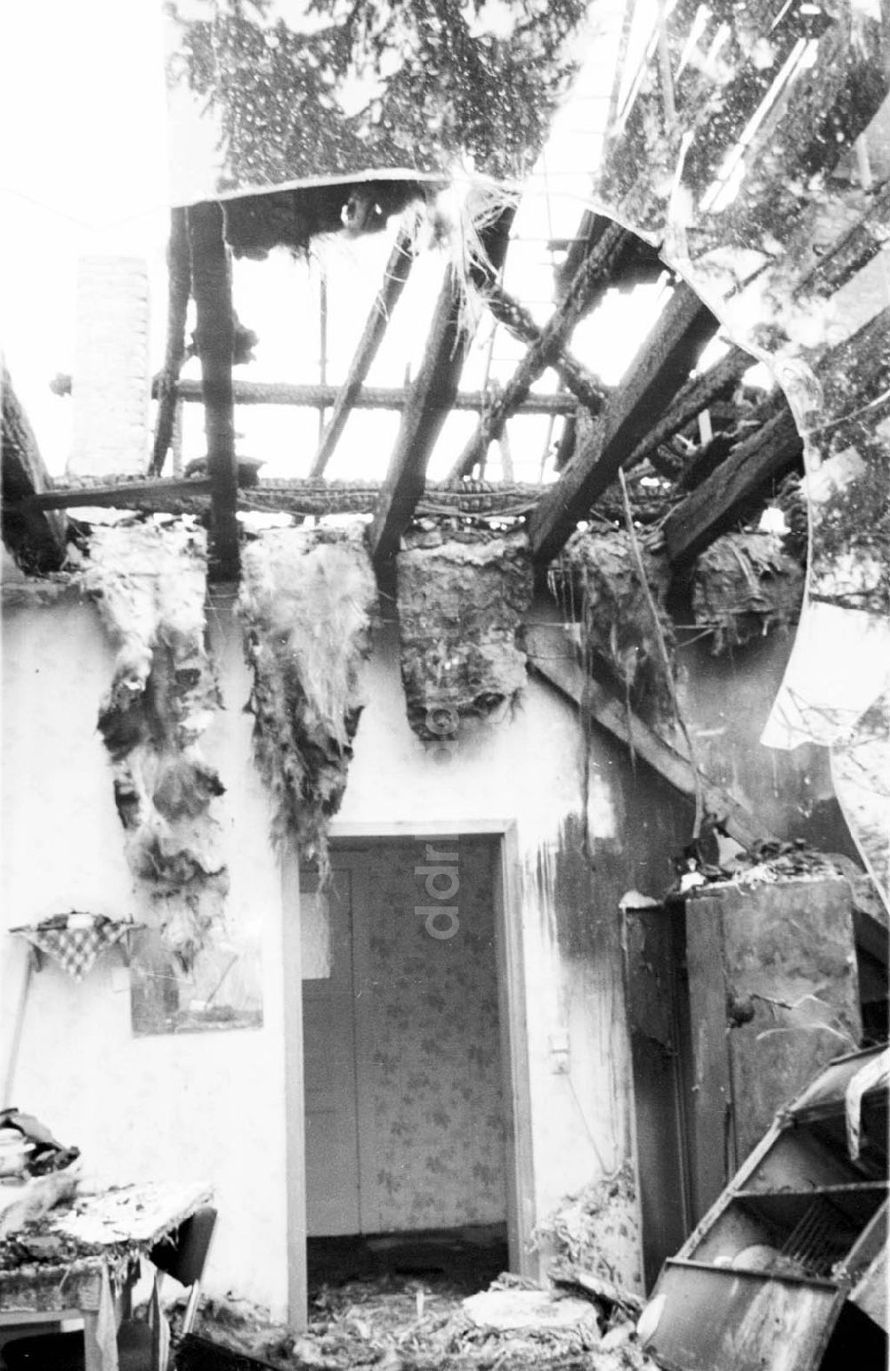 Ketzin: Abgebranntes Asylbewerberheim in Ketzin 03.09.1992