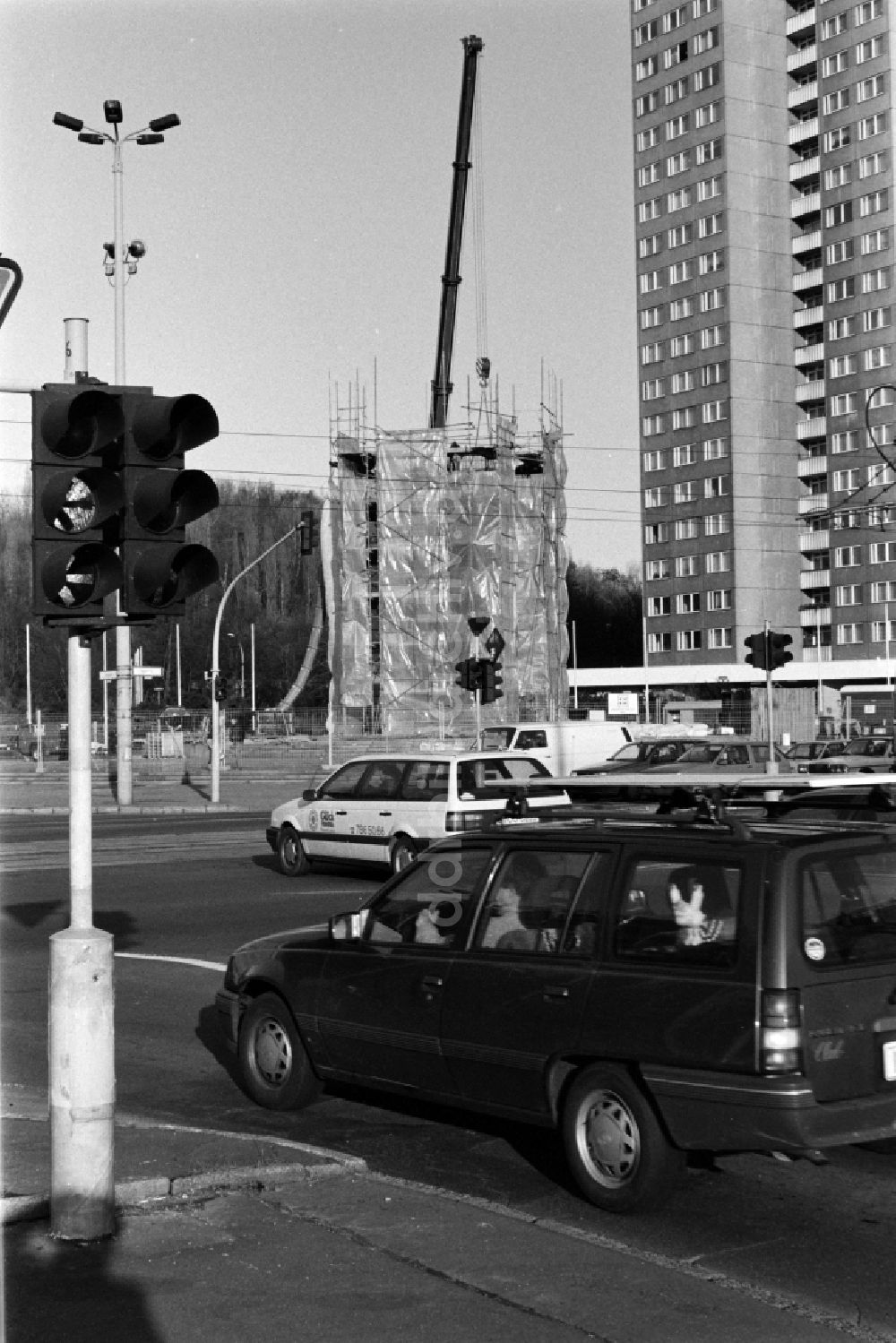 DDR-Fotoarchiv: Berlin - Abriß Lenindenkmal auf dem Leninplatz in Berlin - Friedrichshain, der ehemaligen Hauptstadt der DDR, Deutsche Demokratische Republik