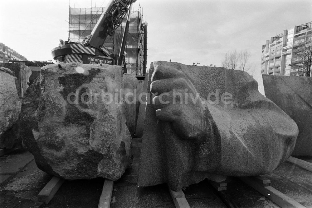DDR-Bildarchiv: Berlin - Abriß Lenindenkmal auf dem Leninplatz in Berlin - Friedrichshain, der ehemaligen Hauptstadt der DDR, Deutsche Demokratische Republik