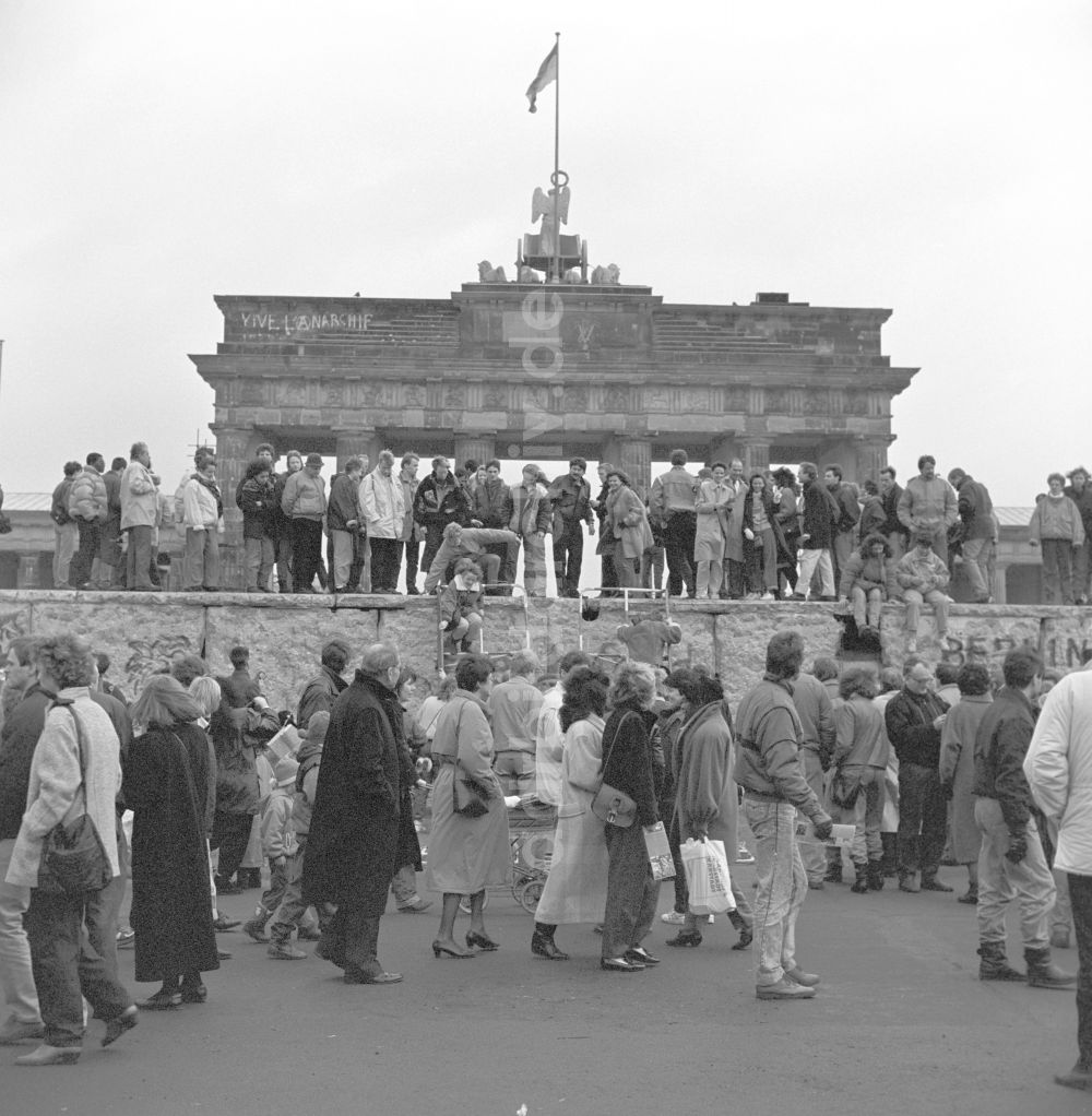 DDR-Bildarchiv: Berlin - Abriss der Mauer in Berlin