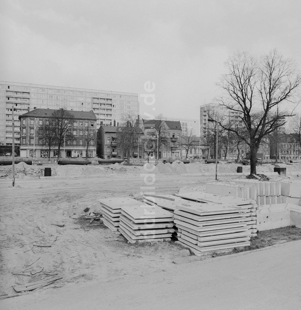 DDR-Fotoarchiv: Berlin - Lichtenberg - Abriss und Neubau an der B1 Alt - Friedrichsfelde in Berlin - Lichtenberg