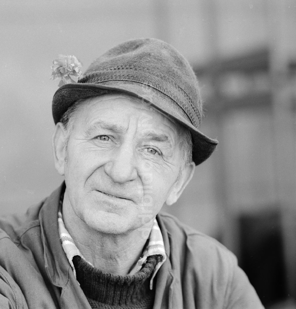 Berlin: Älterer Mann mit Hut in Berlin