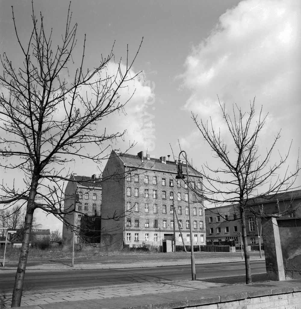 Berlin: Altbauten auf der Halbinsel Stralau in der Friedrich-Junge-Straße Ecke Alt-Stralau in Berlin