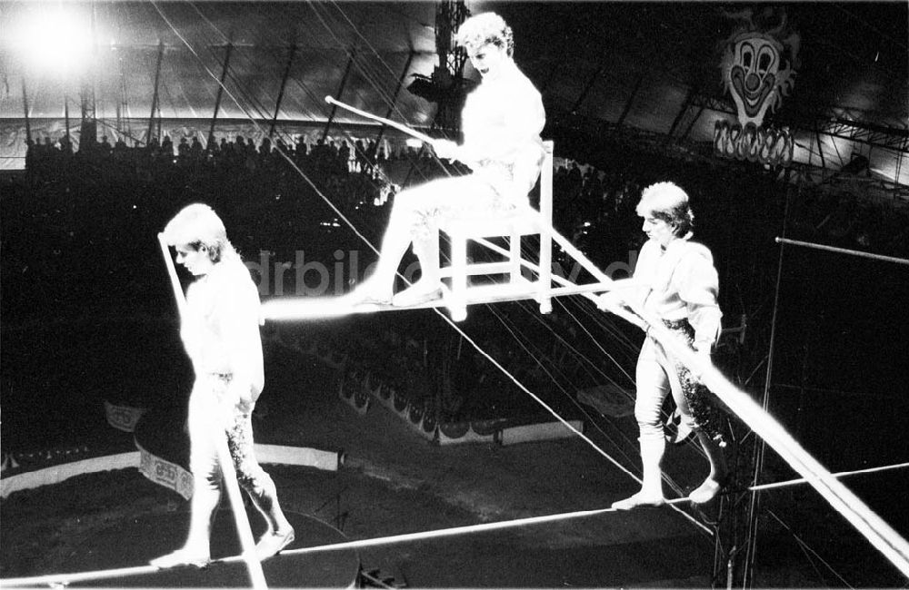 DDR-Bildarchiv: Berlin - American Zirkus auf dem Potsdamer Platz Berlin 12.09.1992