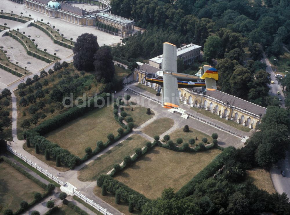 DDR-Fotoarchiv: Potsdam - AN-2 Ã¼ber Park Sanssouci in Potsdam