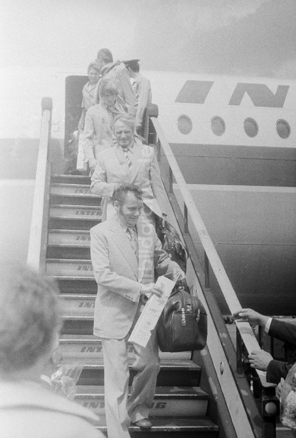 Schönefeld: Ankunft der DDR-Olympiamannschaft auf dem Gelände des Flughafen Schönefeld in Schönefeld in Brandenburg in der DDR