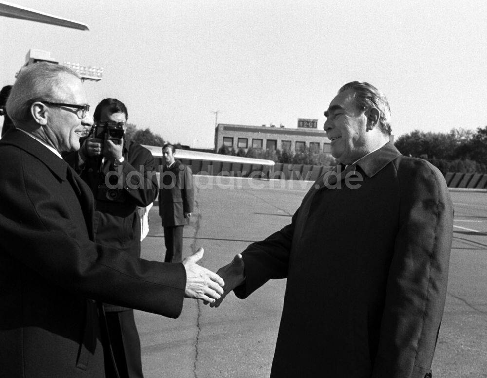 DDR-Fotoarchiv: Moskau - Ankunft von Erich Honecker in Moskau