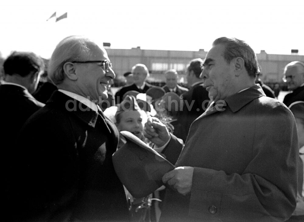 DDR-Fotoarchiv: Moskau - Ankunft von Erich Honecker in Moskau