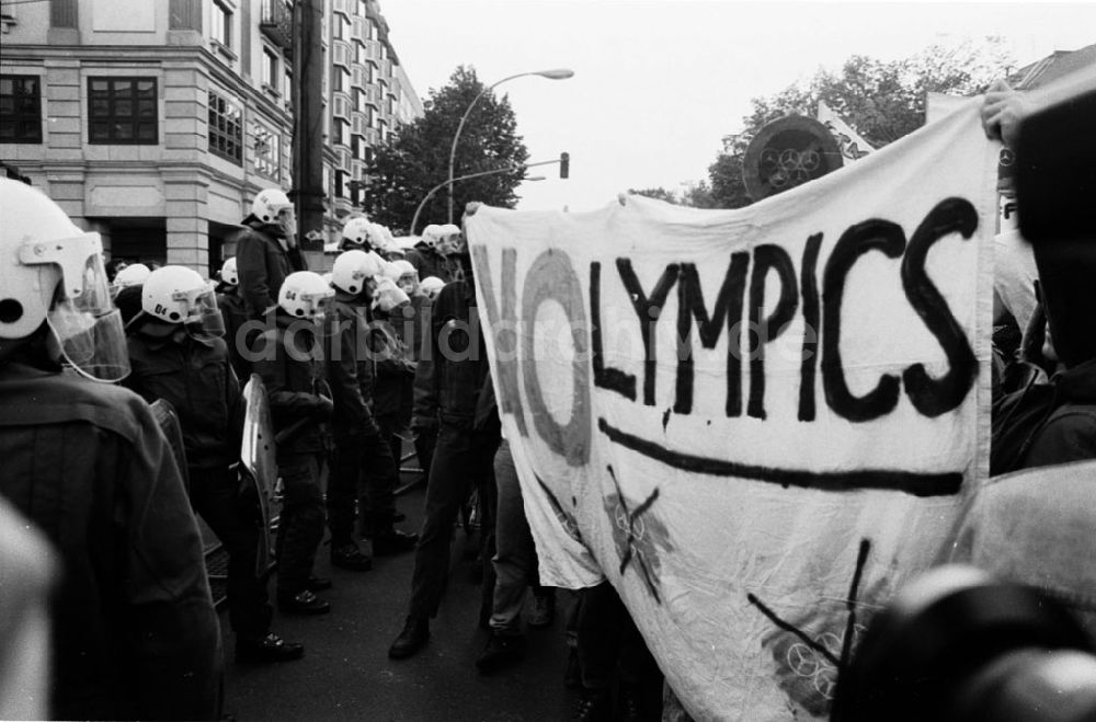 DDR-Bildarchiv: - Anti-Olympia-Demo Umschlagnummer: 7738