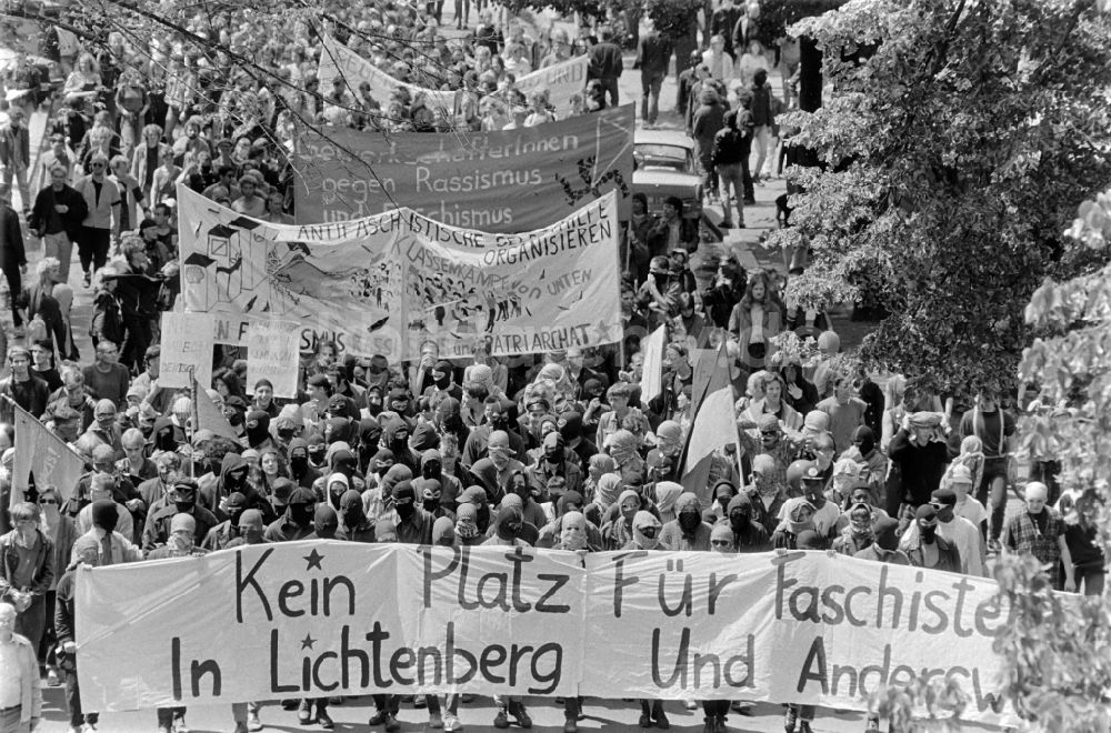 DDR-Bildarchiv: Berlin - Antifaschistische Demonstration in Berlin-Lichtenberg in der DDR