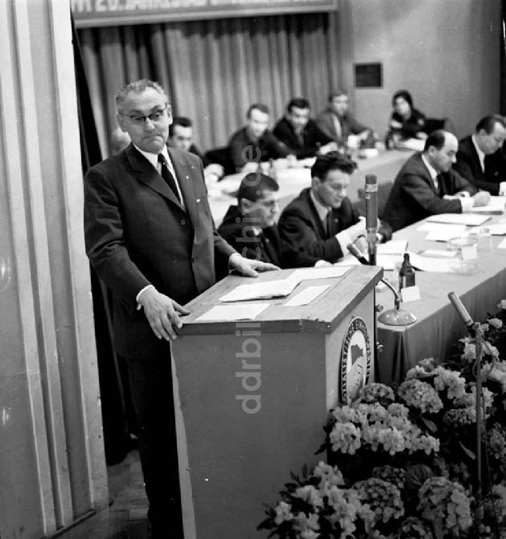 DDR-Fotoarchiv: Berlin - APO-Wahlversammlung im WBK (Wohnungsbaukombinat)