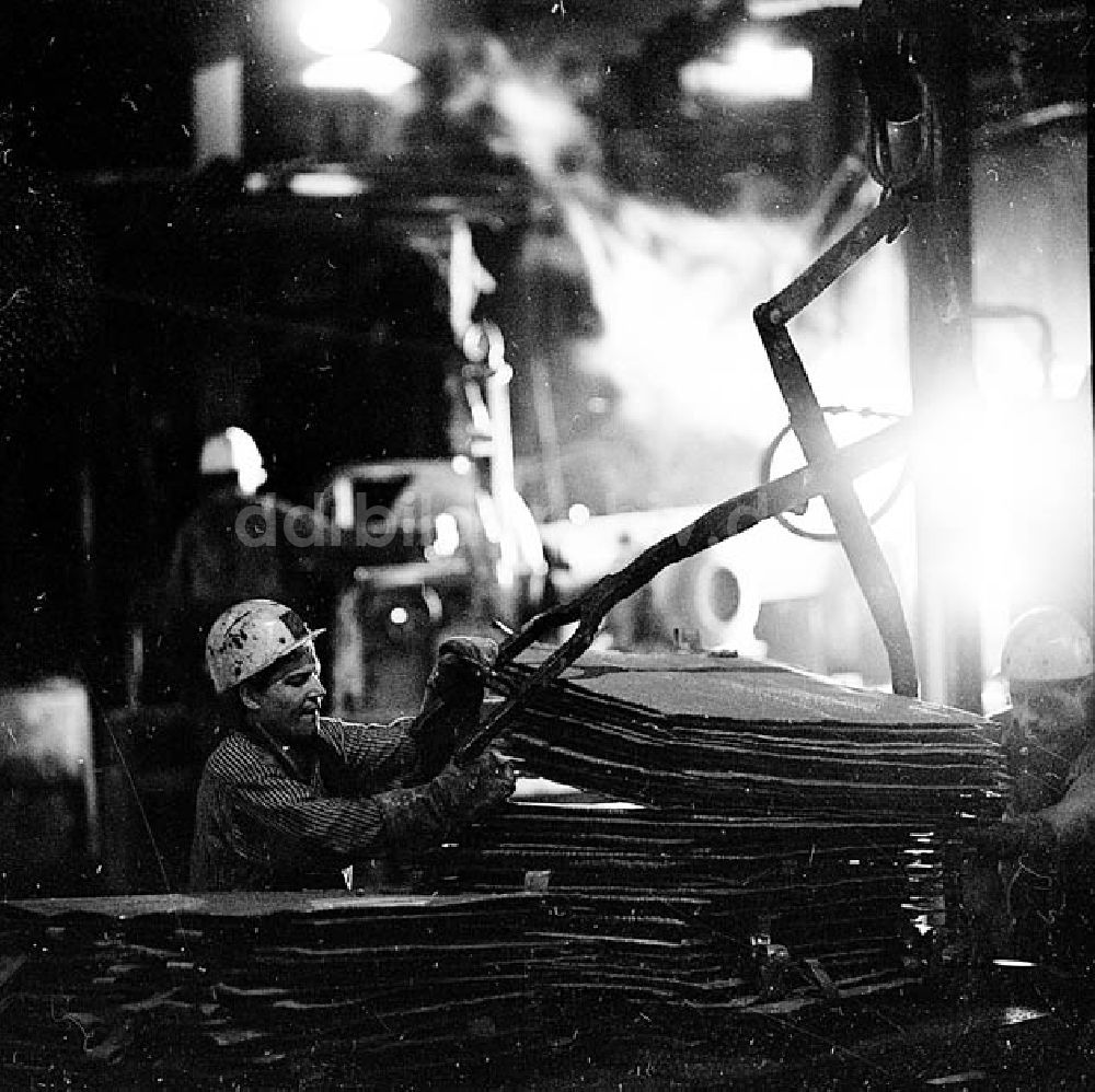 : Arbeiten in einem Stahlwerk Foto: Murza Umschlagnr: 1522
