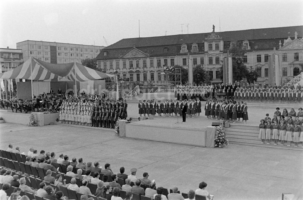DDR-Bildarchiv: Magdeburg - 21. Arbeiterfestspiele in Magdeburg in der DDR