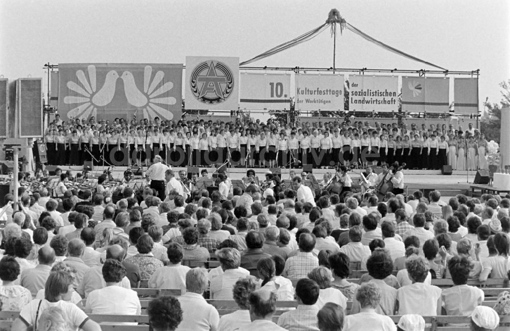 Magdeburg: 21. Arbeiterfestspiele in Magdeburg in der DDR