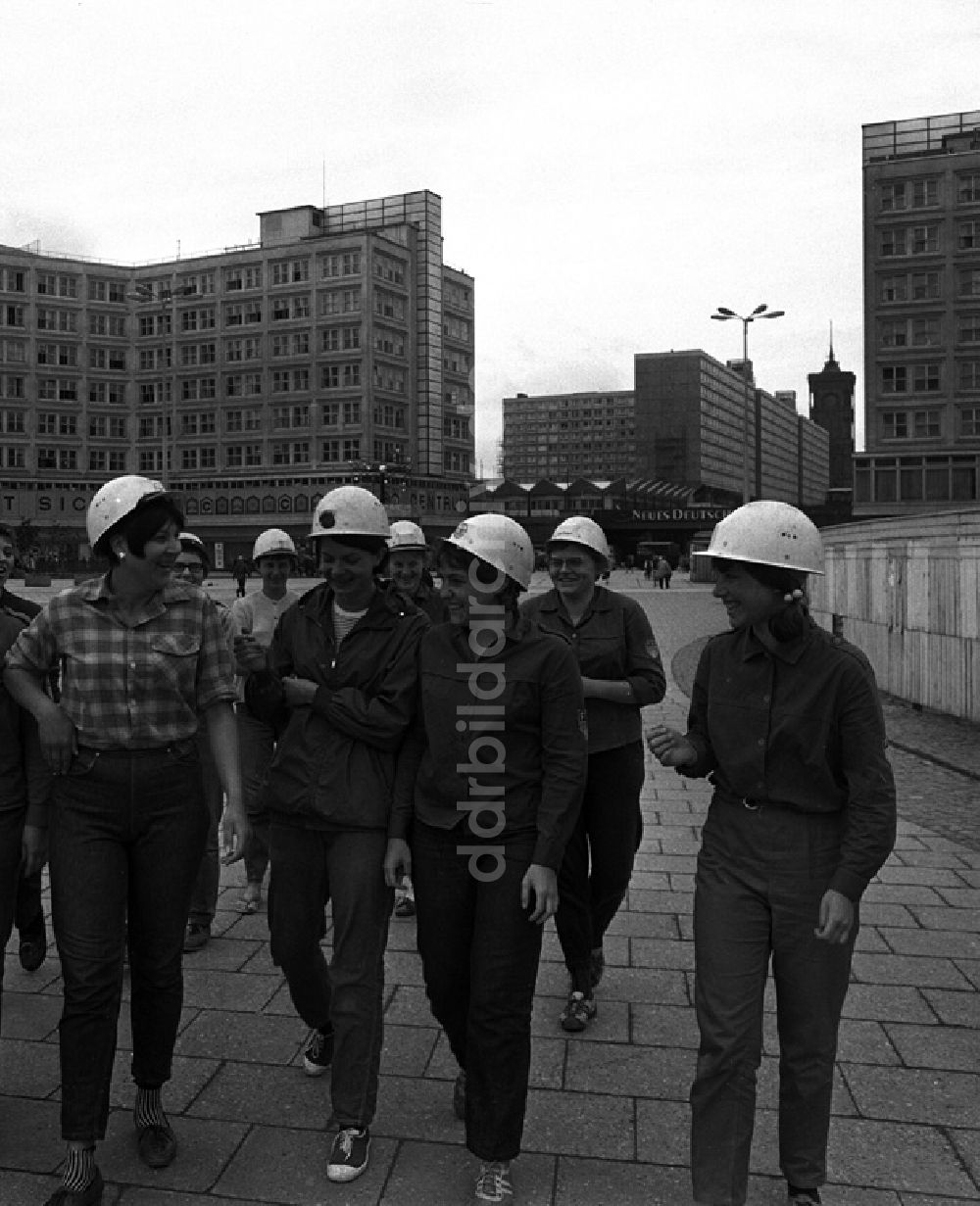 Berlin: Arbeitsansatz am Alexanderplatz