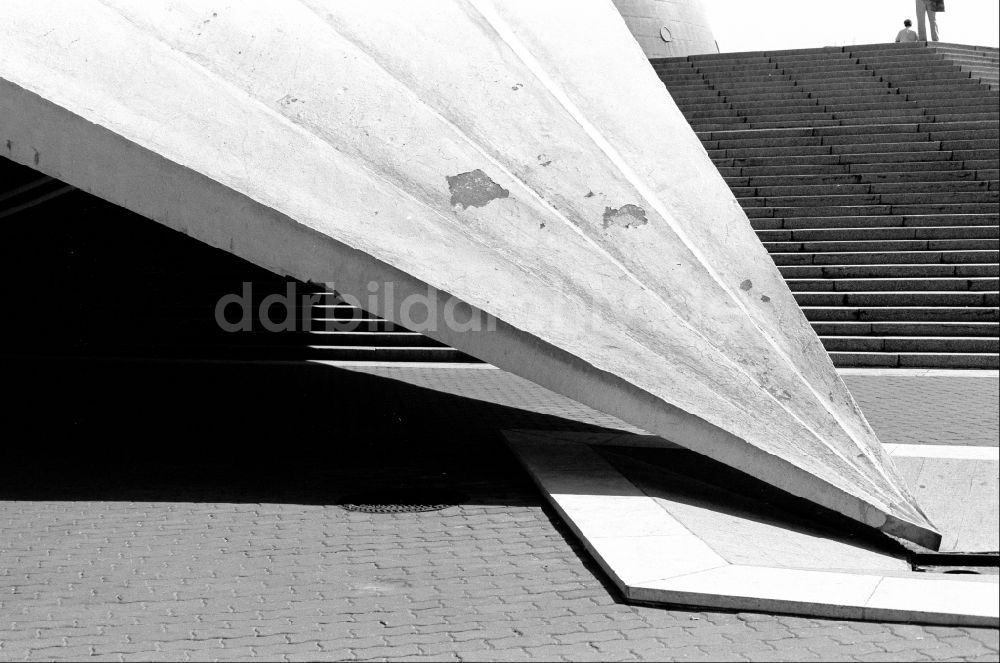Berlin: Architektonische Außengestaltung Fernsehturmfalte in Berlin in der DDR