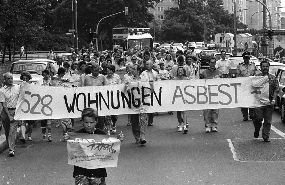 Berlin / Friedrichshain: 16.06.92 Asbest-Kundgebung in Friedrichshain