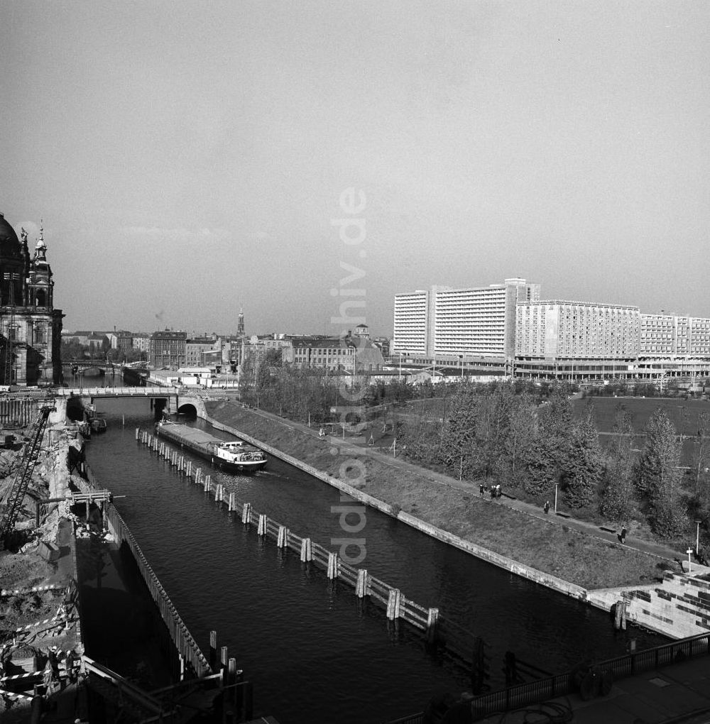 DDR-Fotoarchiv: Berlin - Aufbau Palast der Republik