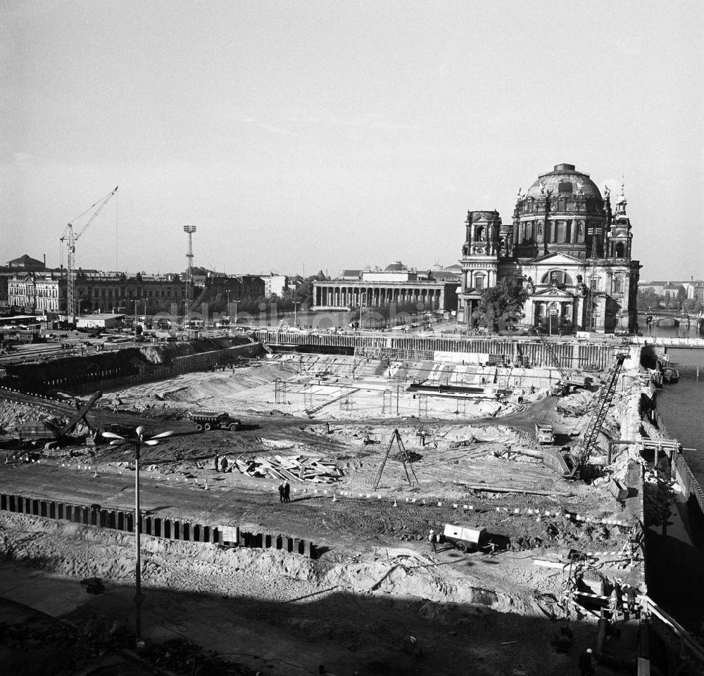 Berlin: Aufbau Palast der Republik