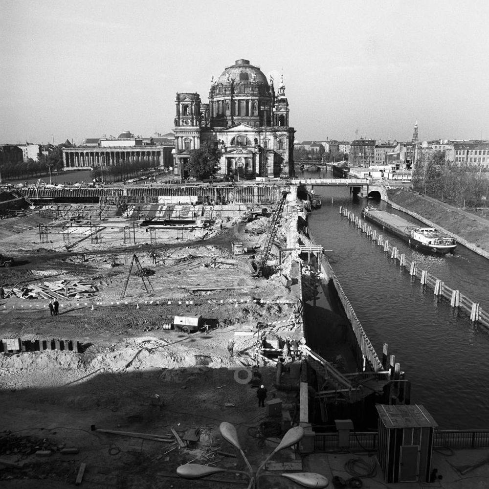 Berlin: Aufbau Palast der Republik