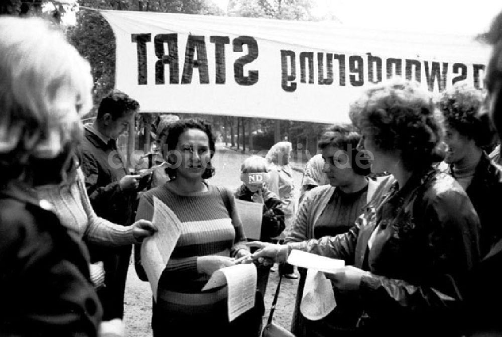 DDR-Fotoarchiv: Berlin - August 1973 ND Orientierungswanderung mit Bildern vom Start, der