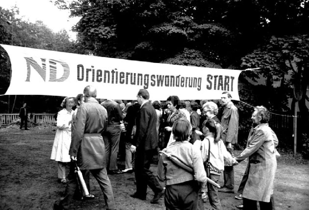 DDR-Fotoarchiv: Berlin - August 1973 ND Orientierungswanderung mit Bildern vom Start, der