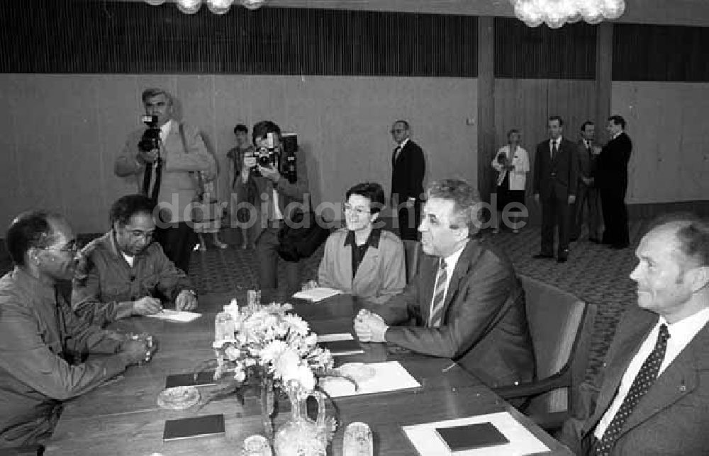 DDR-Fotoarchiv: Berlin - Außenminister Äthiopiens zu Besuch in Berlin Foto: Schmidtke