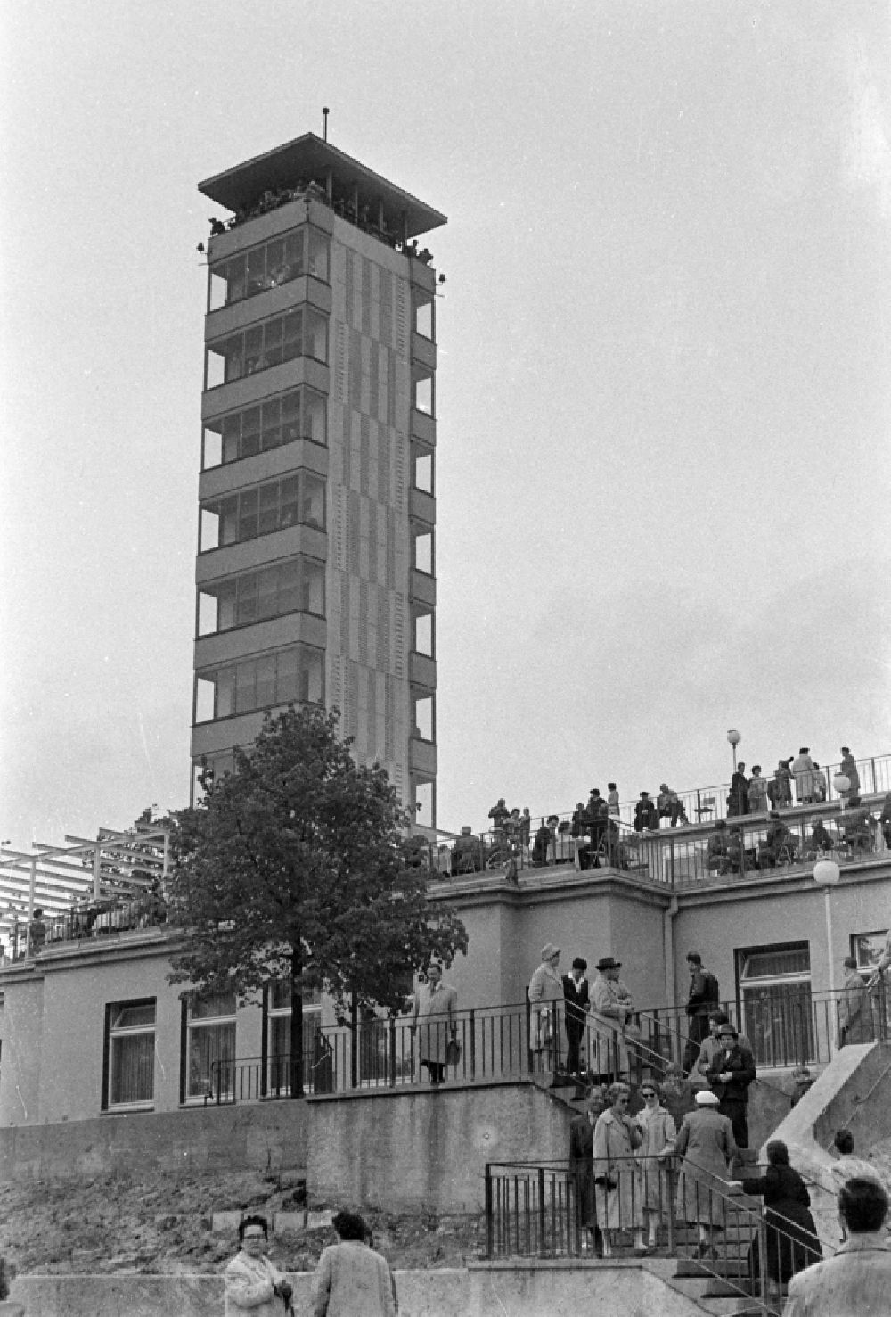 Berlin: Aussichtsturm in Berlin in der DDR