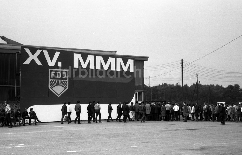 DDR-Fotoarchiv: Dresden - Ausstellung 15. Bezirksmesse der Meister von Morgen in Dresden in Sachsen in der DDR