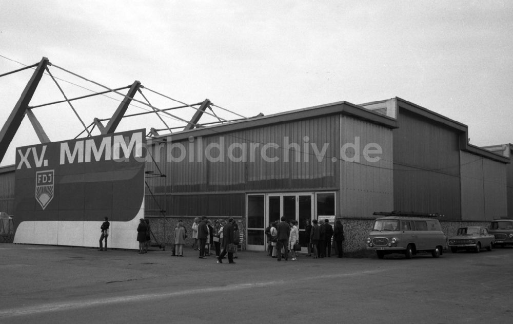 DDR-Bildarchiv: Dresden - Ausstellung 15. Bezirksmesse der Meister von Morgen in Dresden in Sachsen in der DDR