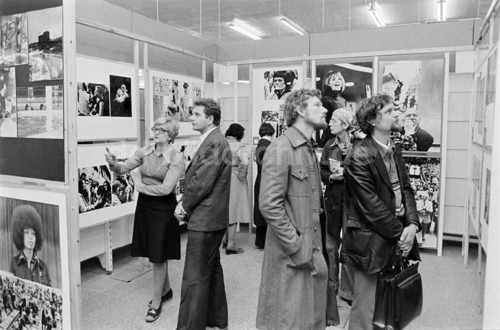 Berlin: Ausstellung Blickpunkt in Berlin in der DDR