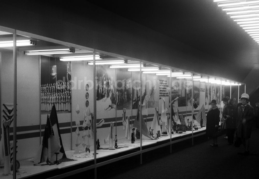 DDR-Bildarchiv: Dresden - Ausstellung Bulgarischen Nationalausstellung in Dresden im Bundesland Sachsen auf dem Gebiet der ehemaligen DDR, Deutsche Demokratische Republik
