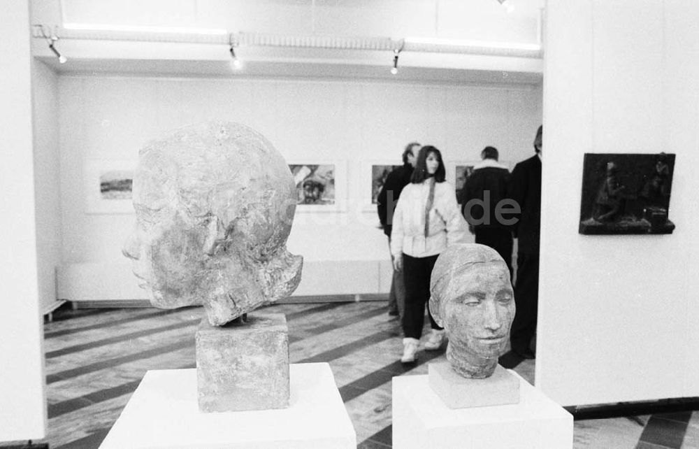 DDR-Bildarchiv: Berlin - Marzahn - Ausstellung in der Galerie Marzahn Foto:ND/Murza Umschlag:208