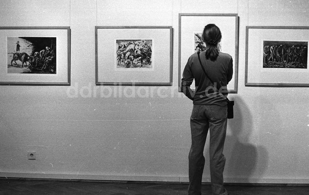DDR-Fotoarchiv: Berlin - Ausstellung Kathsitzpreisträger im Marstall 28.07.92 Lange Umschlag 1084