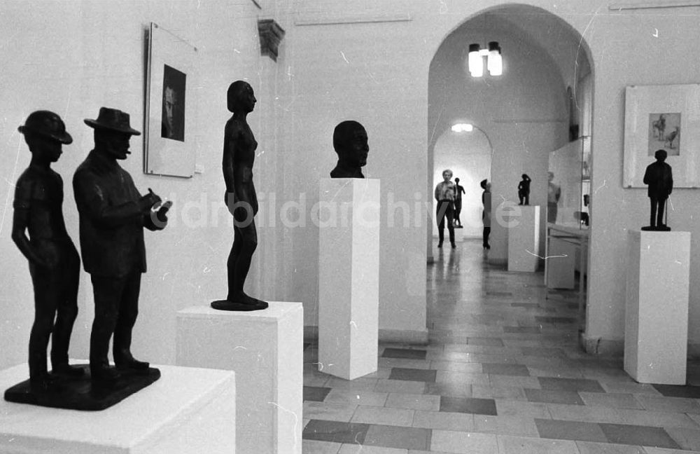 DDR-Bildarchiv: Berlin / Köpenick - 13.02.92 Ausstellung im Schloss Köpenick