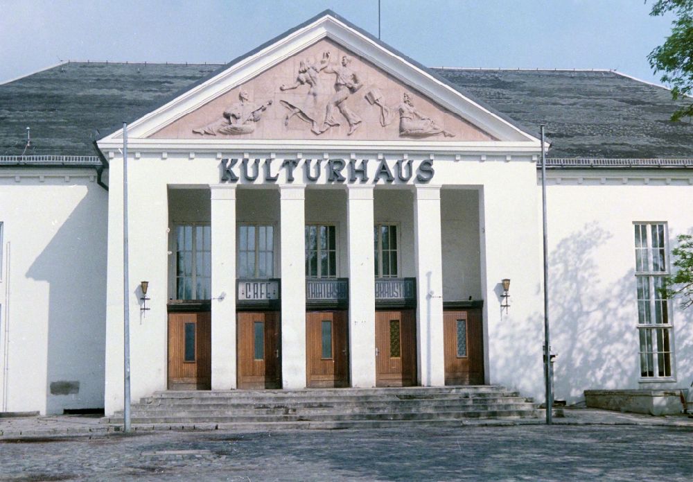 DDR-Fotoarchiv: Seebad Heringsdorf - Ausstellungs- und Mehrzweckhalle Kulturhaus in Seebad Heringsdorf in der DDR