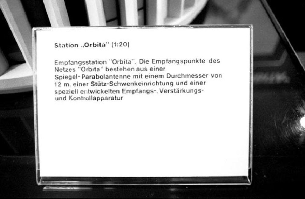 DDR-Bildarchiv: Berlin - Austellung Sibirien am Fernsehturm Foto: Schönfeld