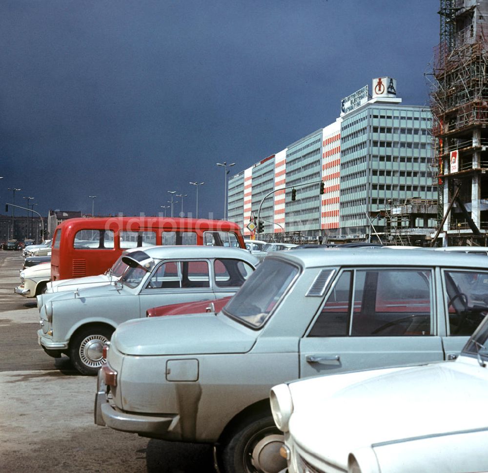 DDR-Fotoarchiv: Berlin - Autos Berlin-Mitte