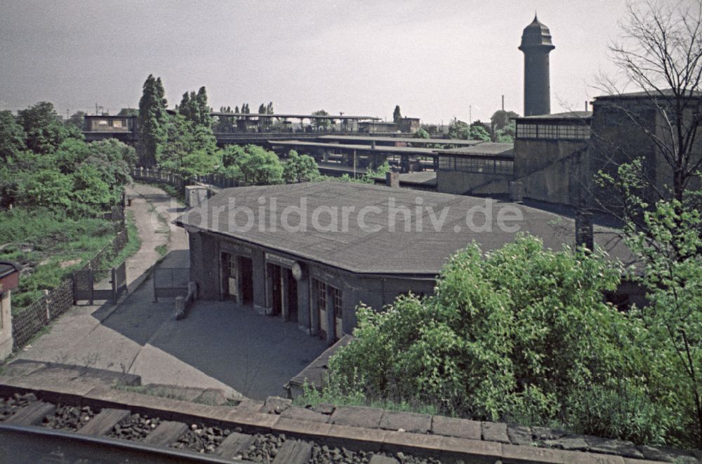 DDR-Fotoarchiv: Berlin - Bahnhofsgebäude des S-Bahnhofes Ostkreuz im Ortsteil Friedrichshain in Berlin in der DDR