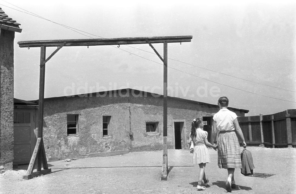 DDR-Fotoarchiv: Buchenwald - Barracke und Galgen, Buchenwald, 1961