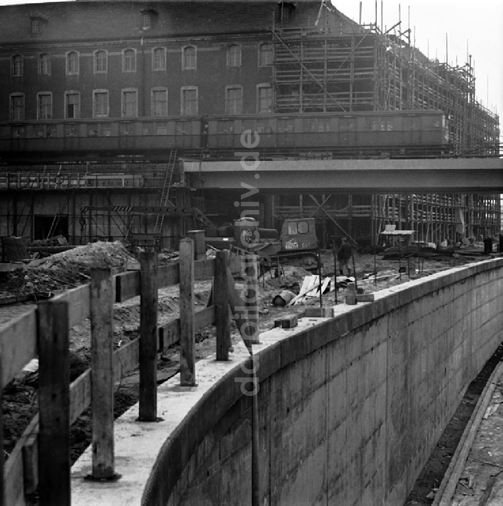 DDR-Fotoarchiv: Berlin - Bau des Autotunnels in der Grunerstraße beim Alexanderplatz