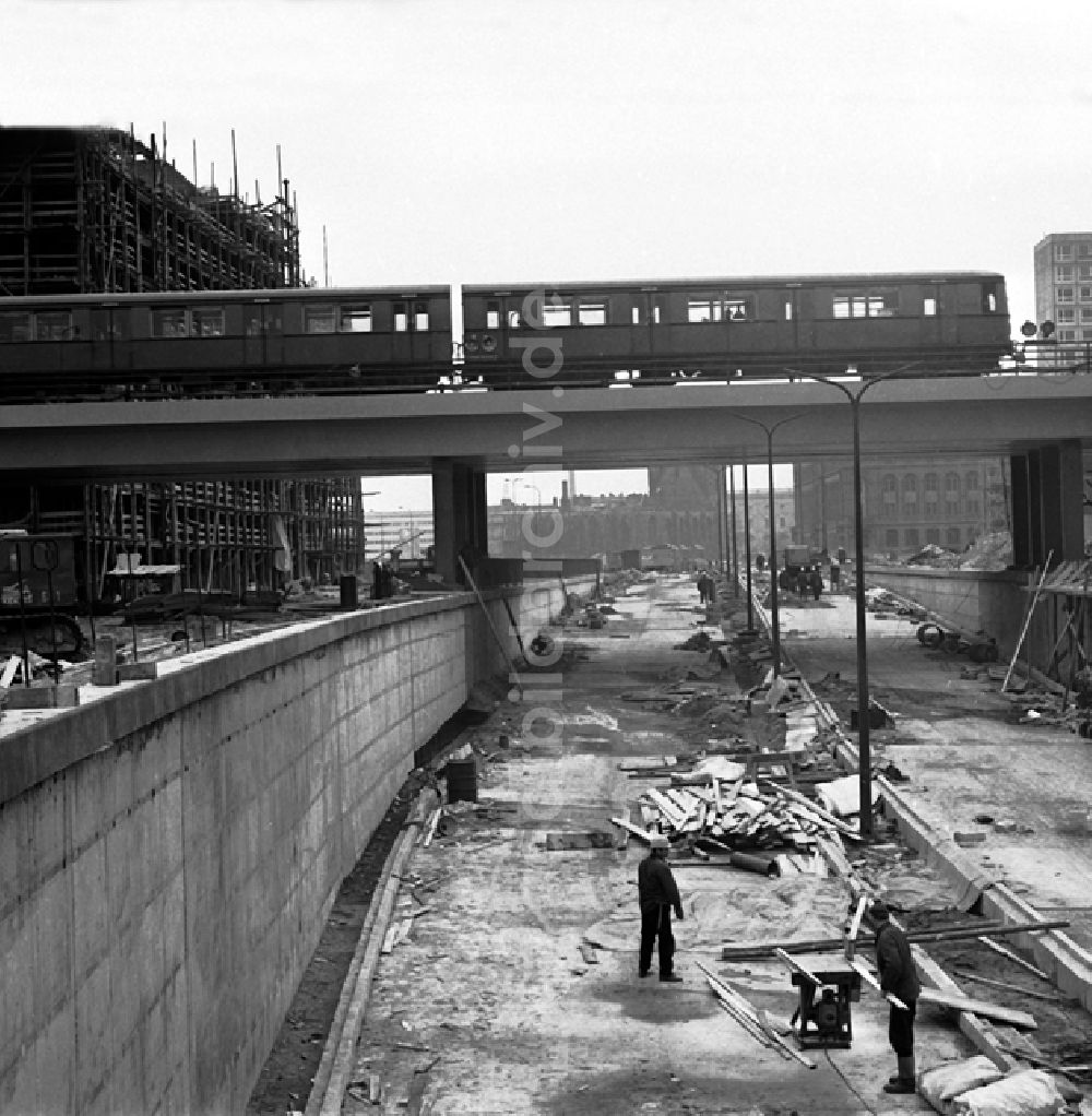 DDR-Fotoarchiv: Berlin - Bau des Autotunnels in der Grunerstraße beim Alexanderplatz