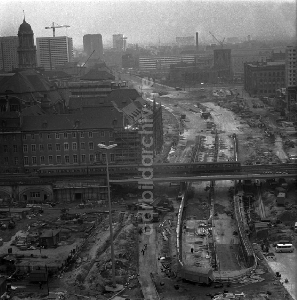 DDR-Bildarchiv: Berlin - Bau des Autotunnels in der Grunerstraße beim Alexanderplatz
