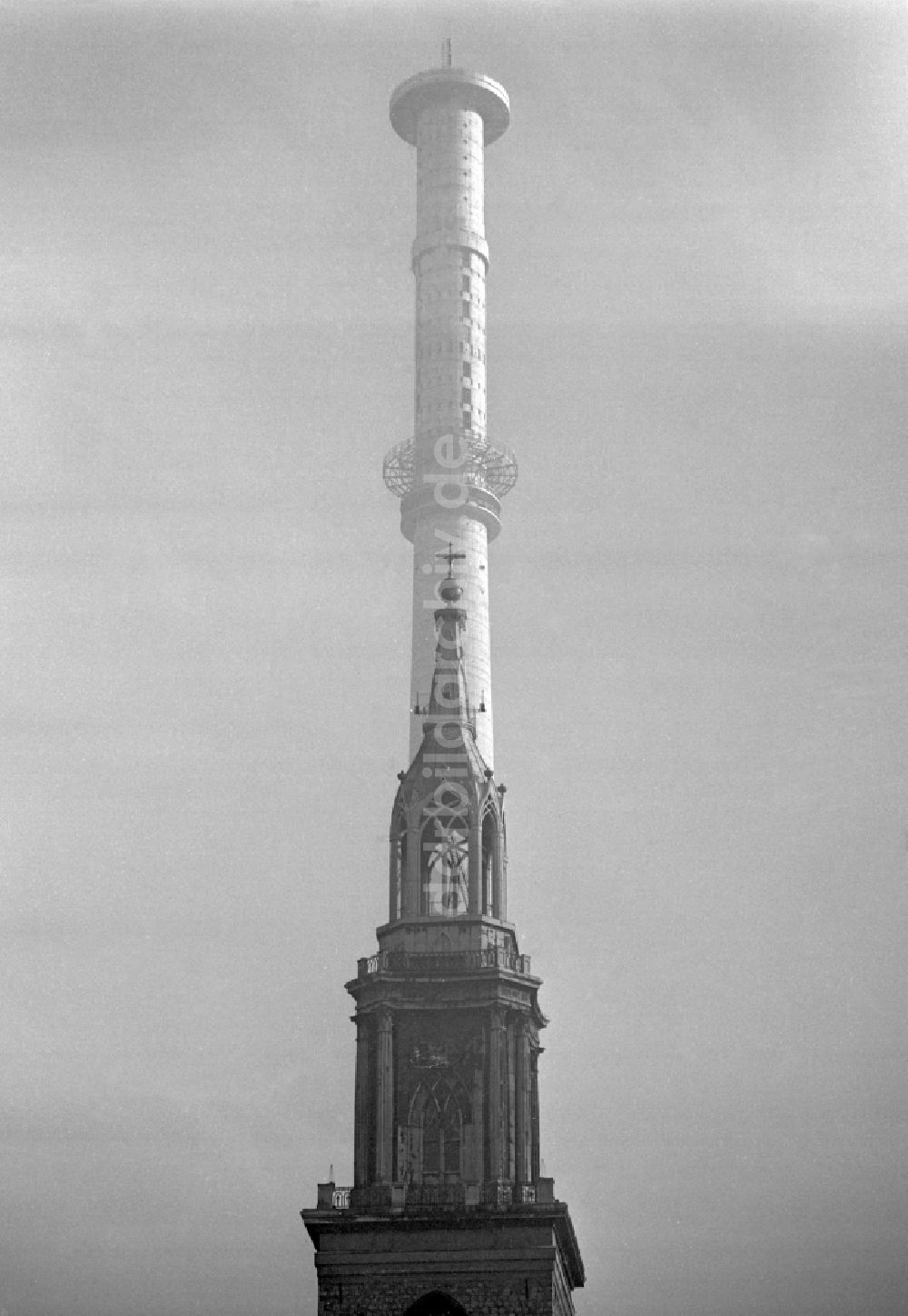 DDR-Bildarchiv: Berlin - Bau Fernsehturm am Alex im Ortsteil Mitte in Berlin, der ehemaligen Hauptstadt der DDR, Deutsche Demokratische Republik