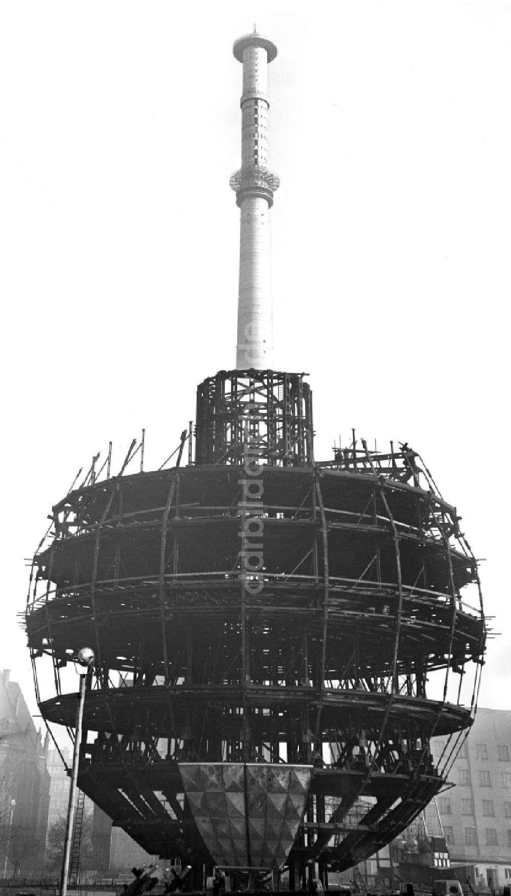 DDR-Bildarchiv: Berlin - Bau Fernsehturm am Alex im Ortsteil Mitte in Berlin, der ehemaligen Hauptstadt der DDR, Deutsche Demokratische Republik