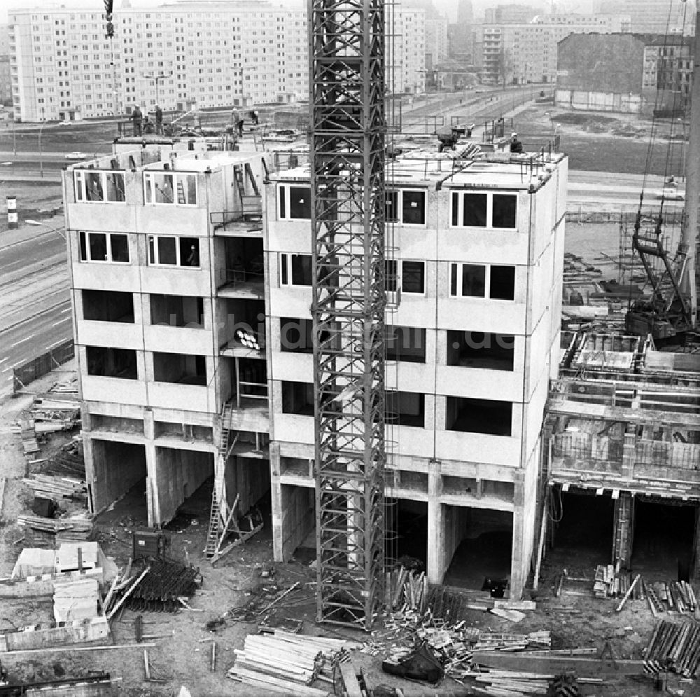 DDR-Fotoarchiv: Berlin - Bau 17 Geschoss - Hochhauses am Leninplatz
