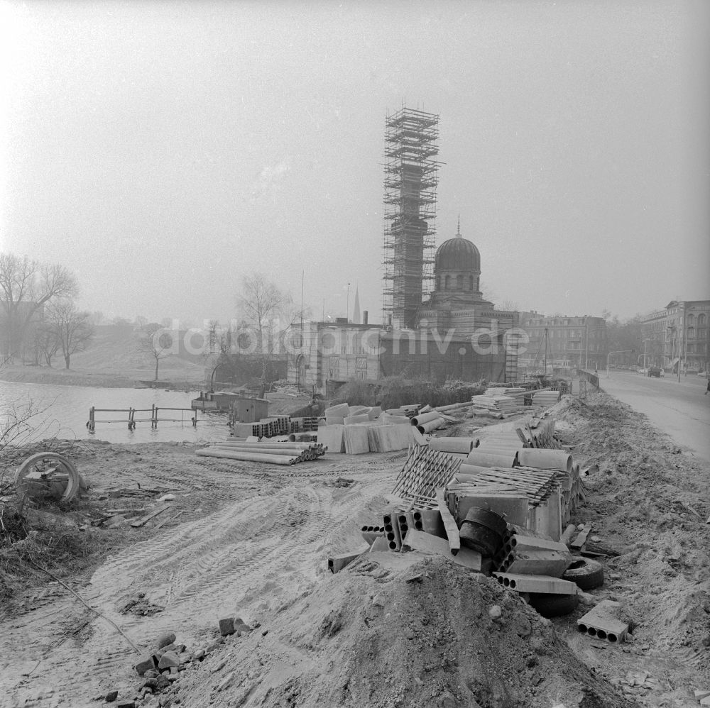 DDR-Bildarchiv: Potsdam - Bauarbeiten am ehemaligen Dampfmaschinenhaus für Sanssouci – auch „Pumpenhaus“ genannt in Potsdam in Brandenburg in der DDR