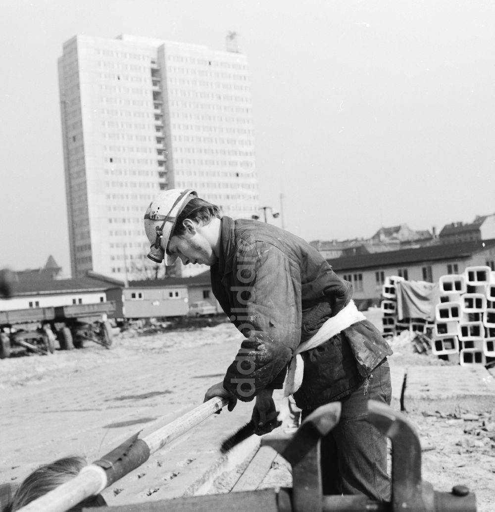 Berlin: Bauarbeiter bei der Arbeit in Berlin