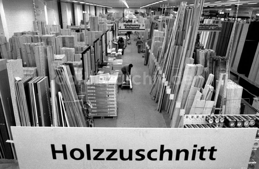 DDR-Fotoarchiv: Berlin - Baumarkthandel Holzmarkt Possling in Berlin, der ehemaligen Hauptstadt der DDR, Deutsche Demokratische Republik